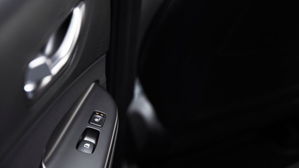 Ovládání oken a vyhřívání sedadel nového modelu Hyundai KONA.
